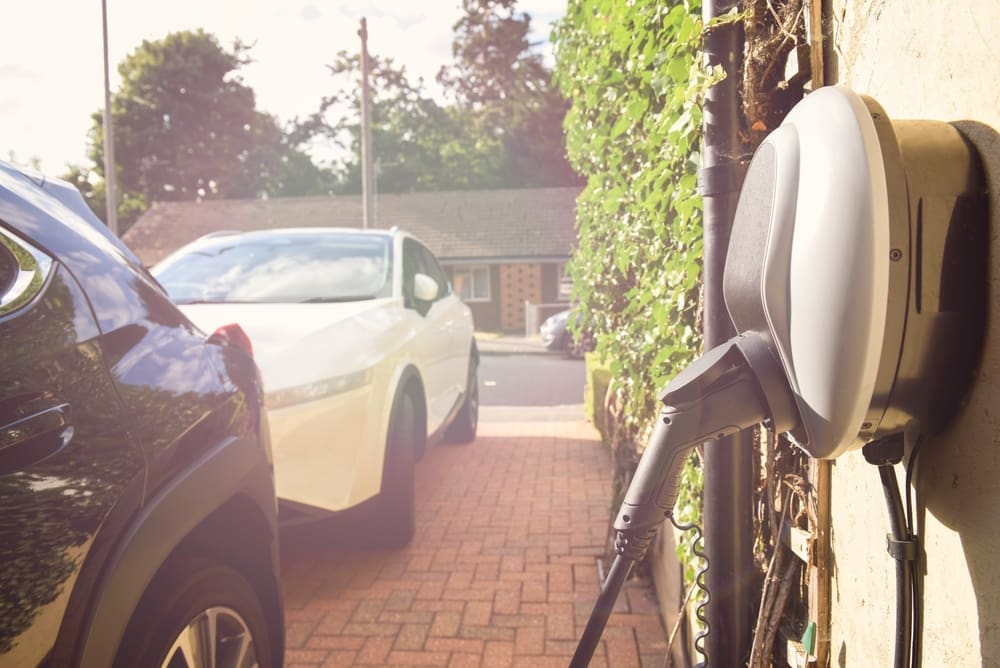 Thuis auto opladen